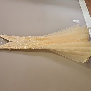 NWT SOFT, BUTTERY YELLOW, SEQUIN, FULL BOTTOM GOWN IN MEDIUM